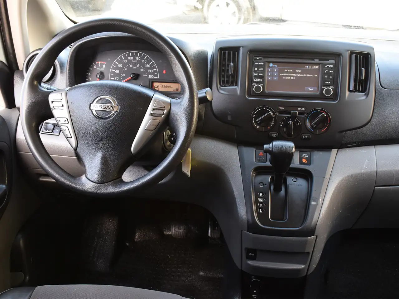 Nissan NV200 снимка Nissan NV200