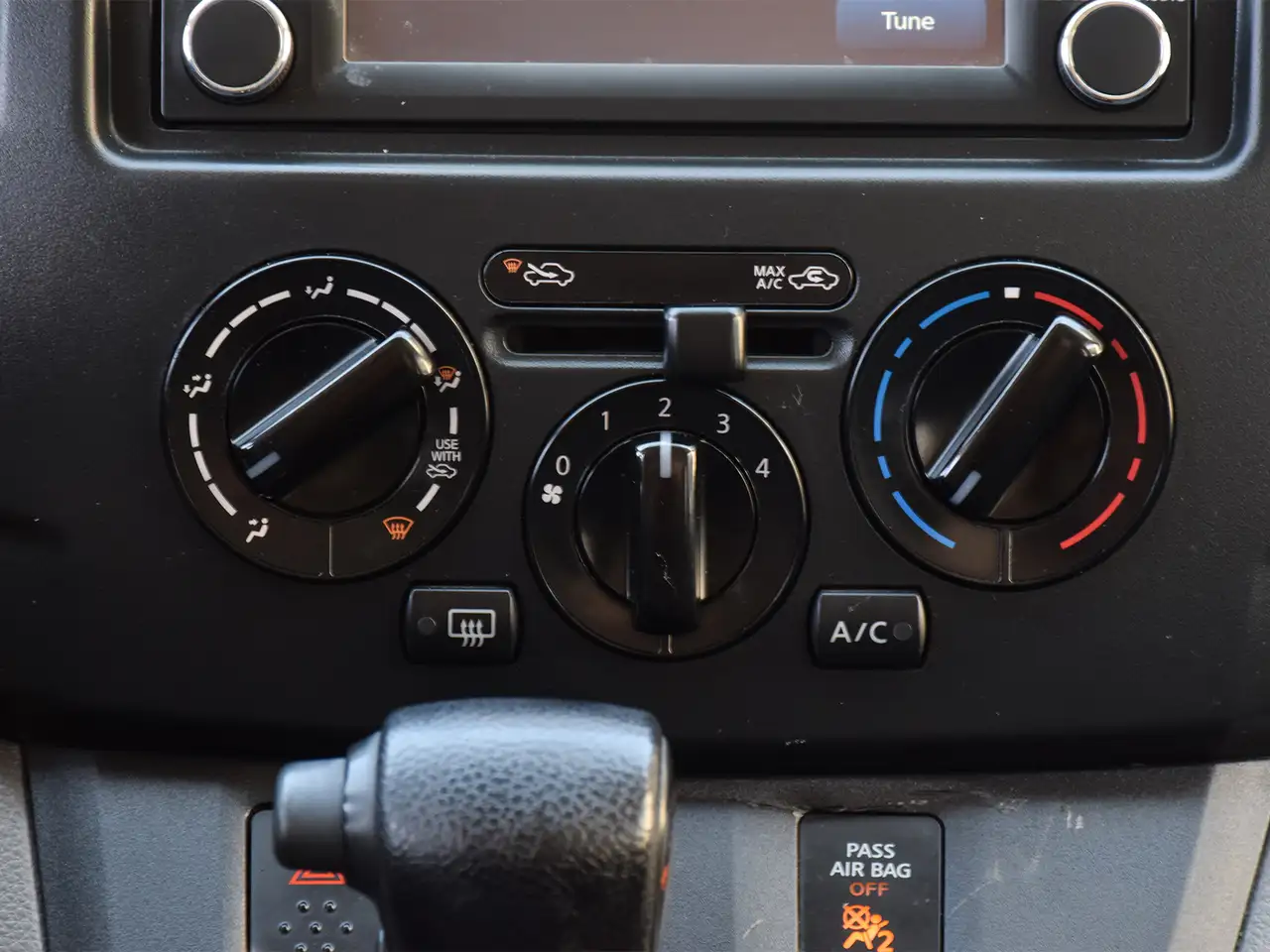 Nissan NV200 снимка Nissan NV200