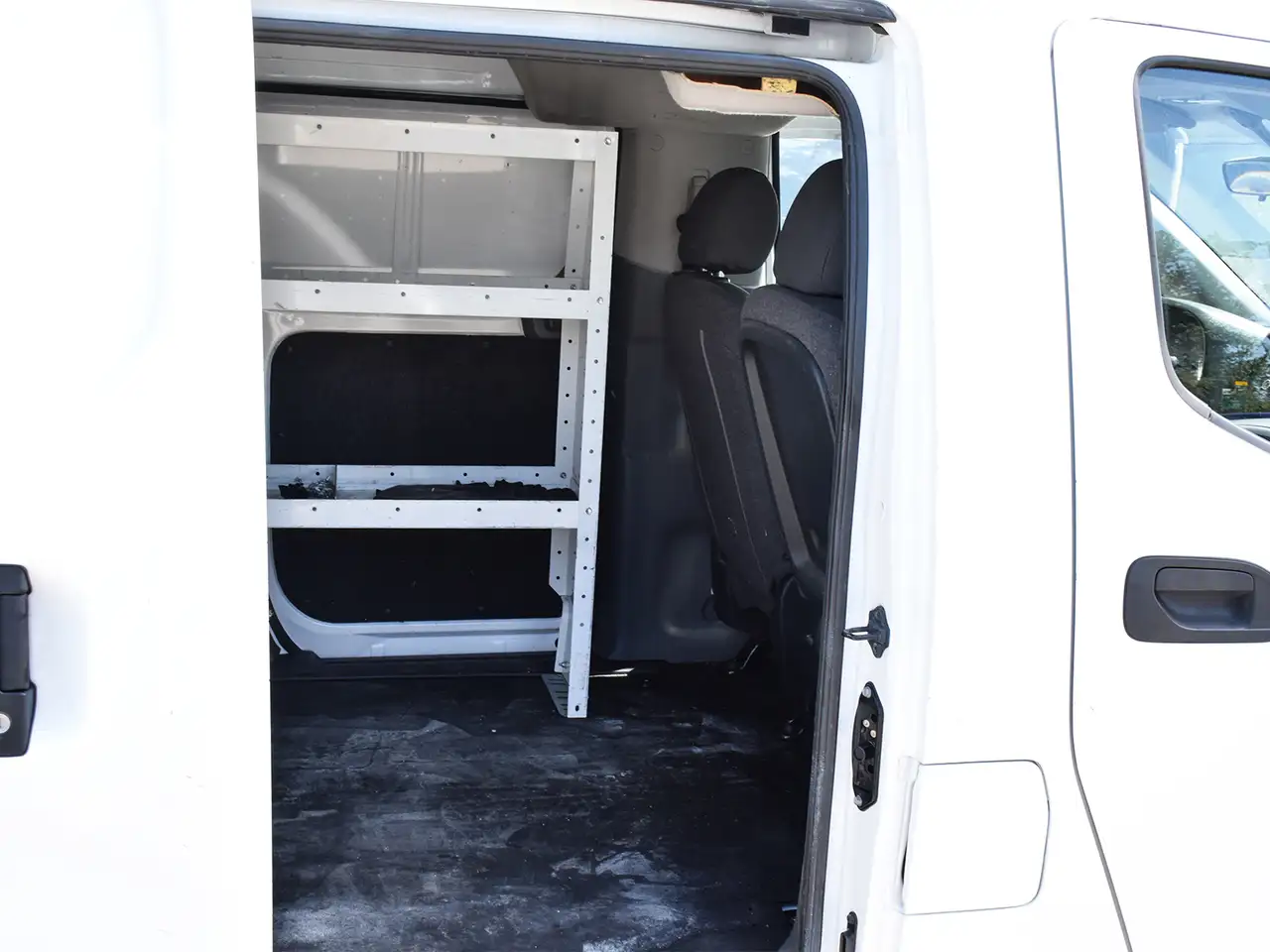 Nissan NV200 снимка Nissan NV200