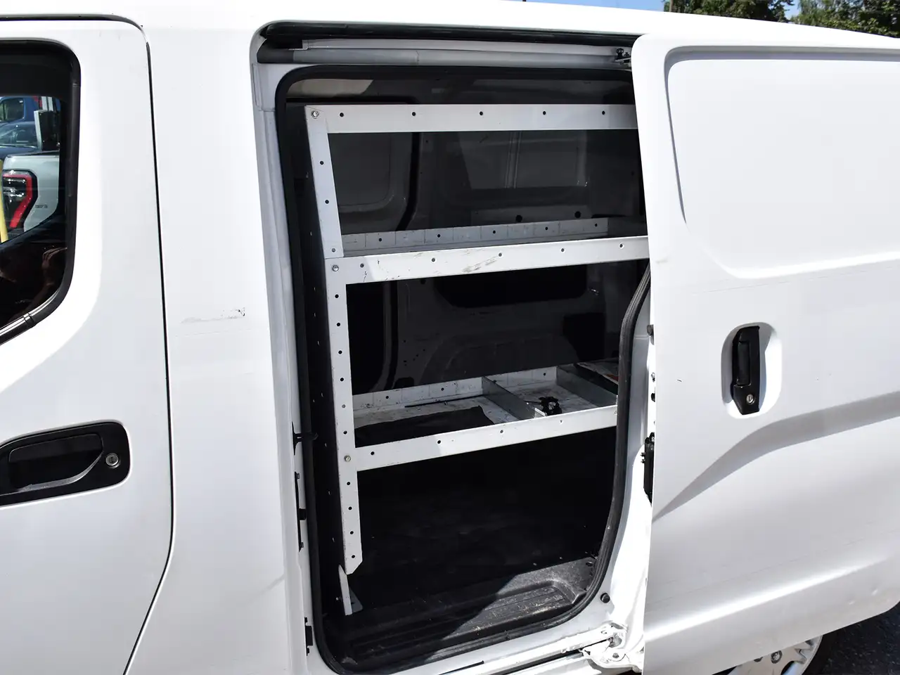 Nissan NV200 снимка Nissan NV200