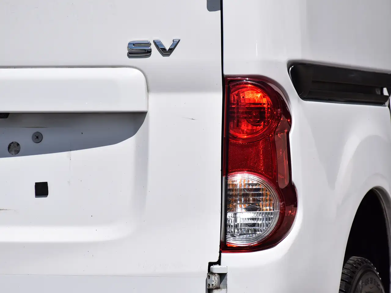 Nissan NV200 снимка Nissan NV200