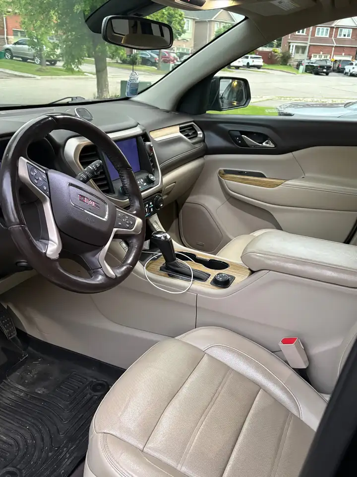 GMC Acadia снимка GMC Acadia