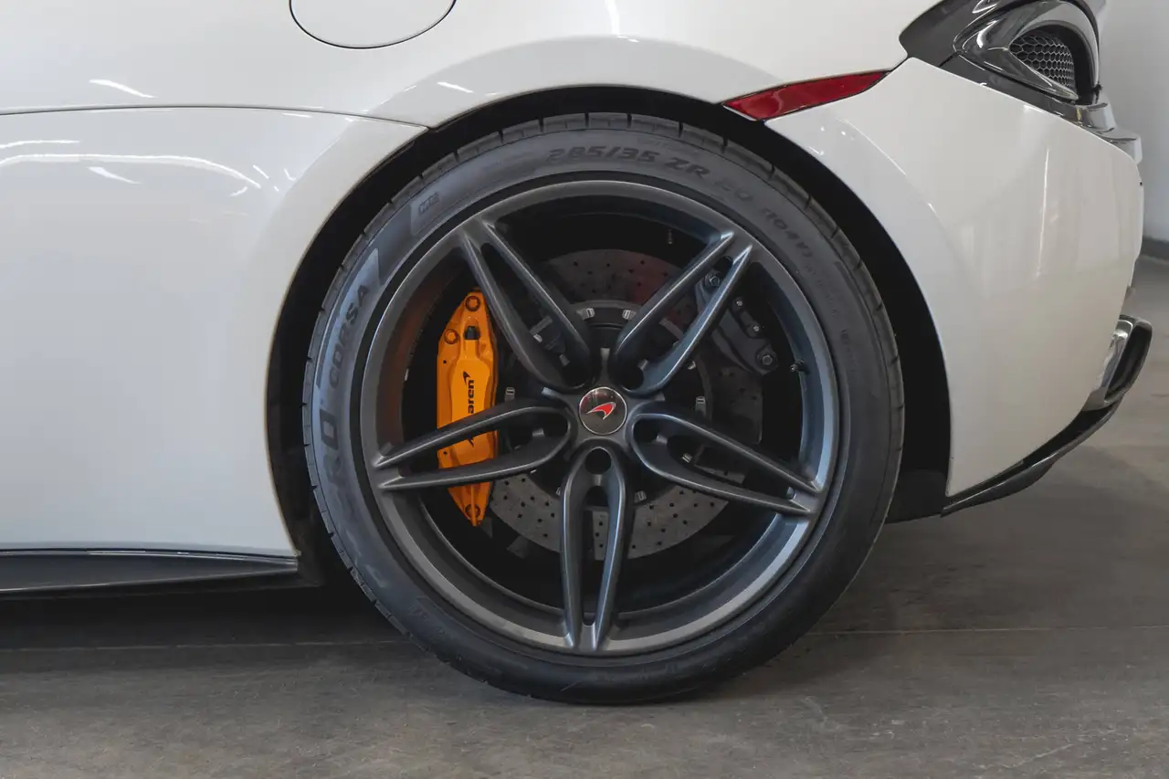 McLaren 570S photo McLaren 570S