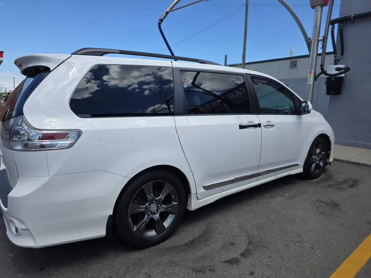 Toyota Sienna снимка Toyota Sienna