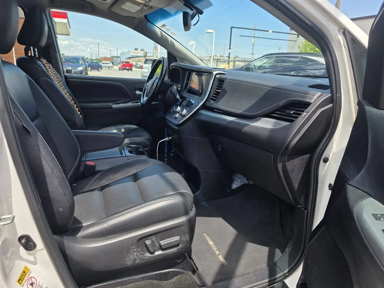 Toyota Sienna снимка Toyota Sienna