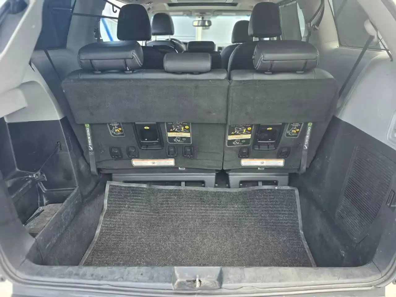 Toyota Sienna снимка Toyota Sienna