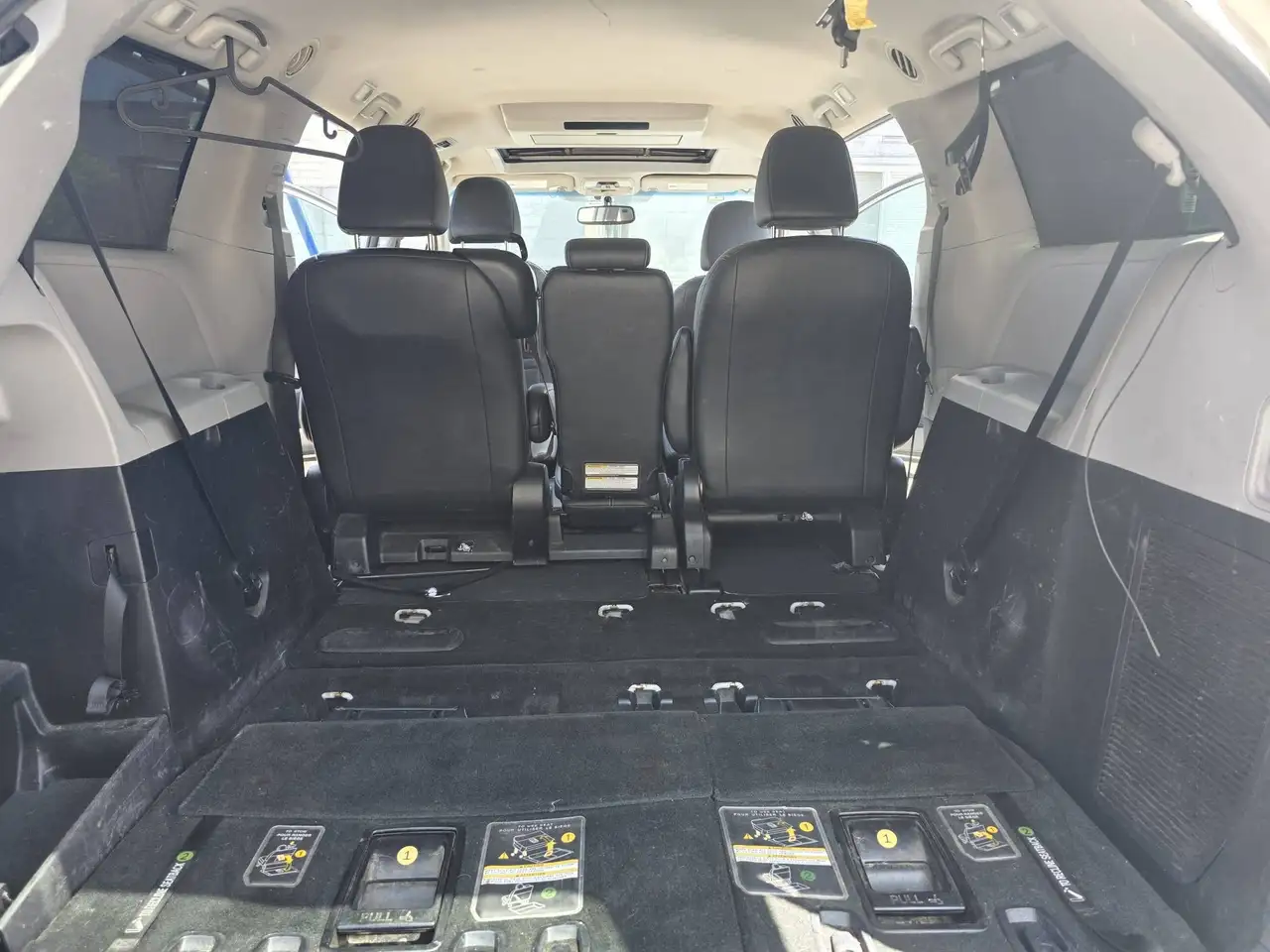 Toyota Sienna снимка Toyota Sienna