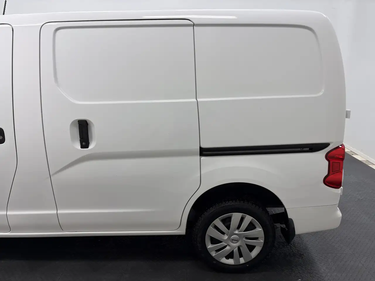 Nissan NV200 снимка Nissan NV200