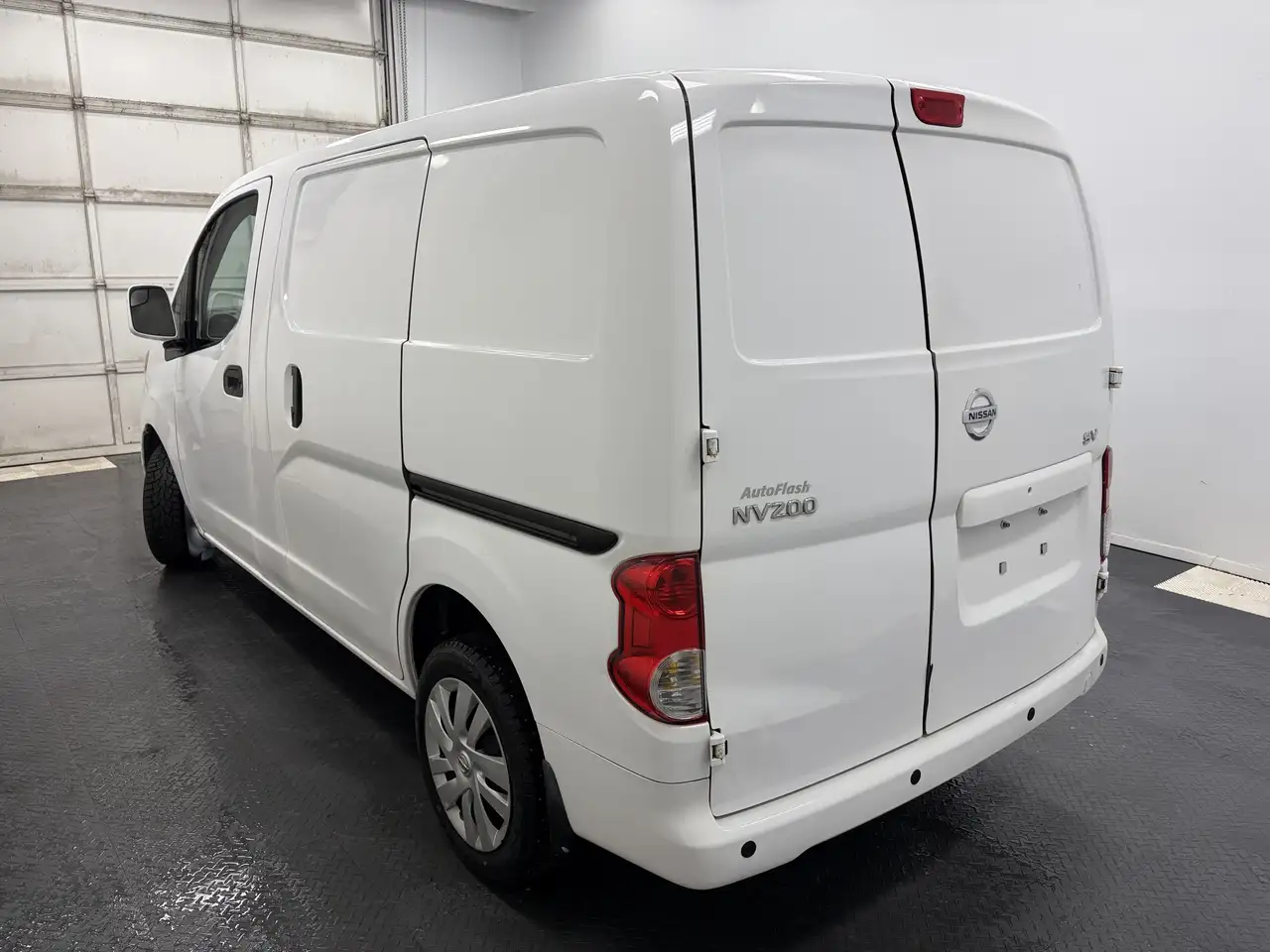 Nissan NV200 снимка Nissan NV200