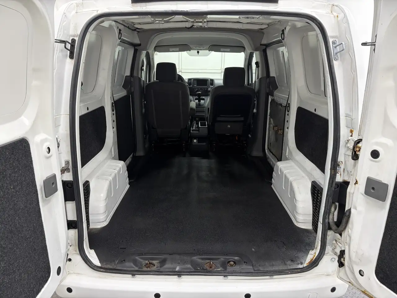 Nissan NV200 снимка Nissan NV200