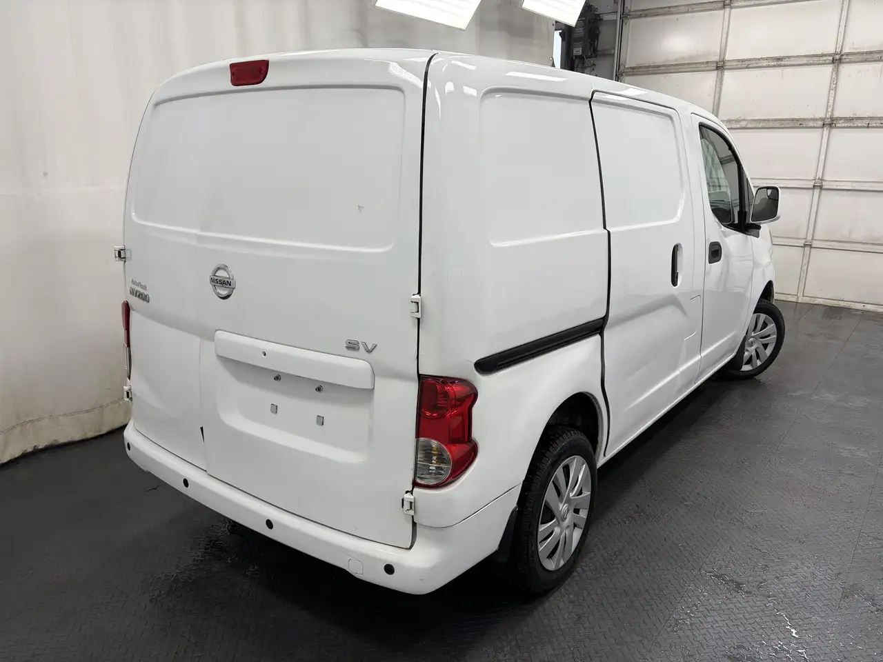 Nissan NV200 снимка Nissan NV200