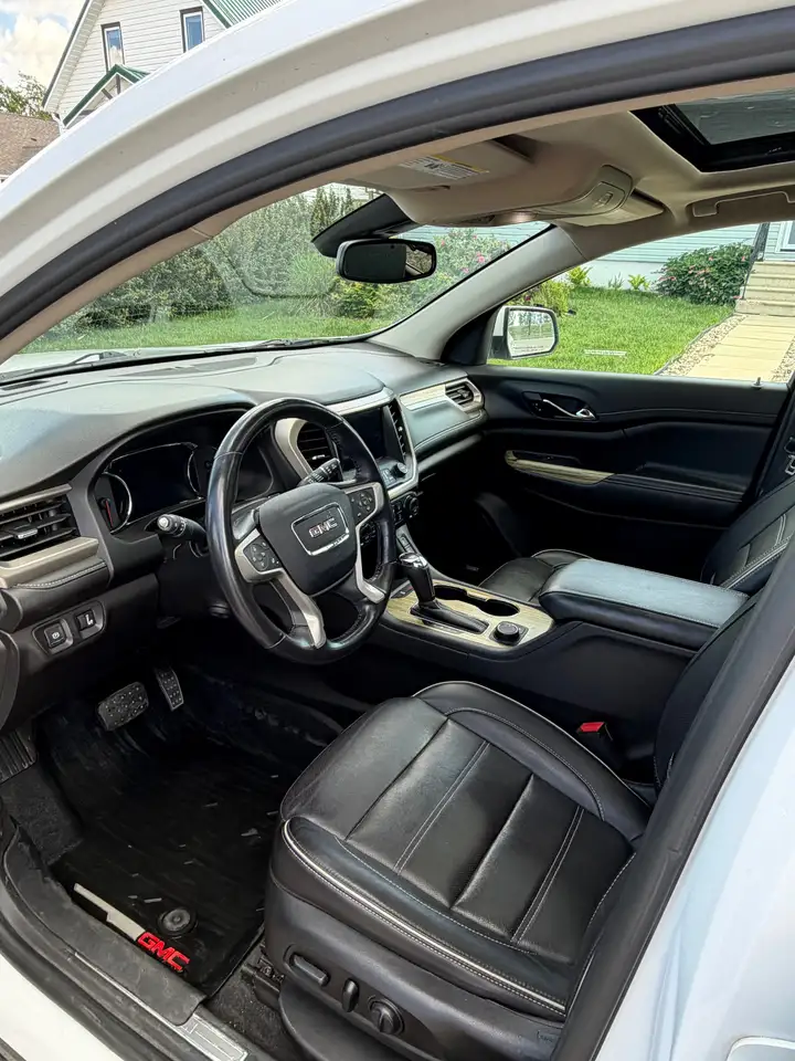 GMC Acadia photo GMC Acadia