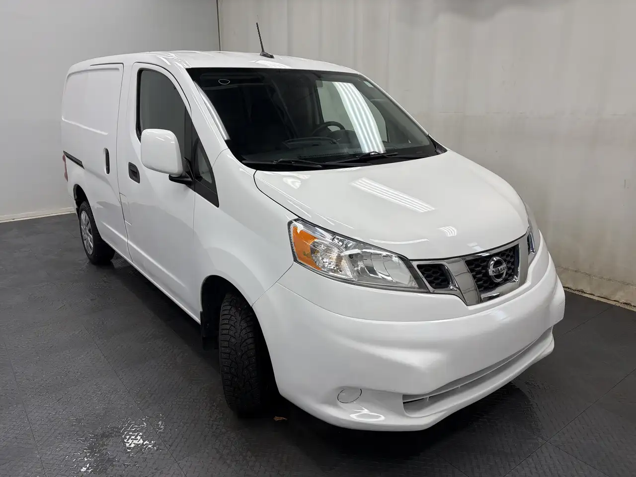 Nissan NV200 снимка Nissan NV200