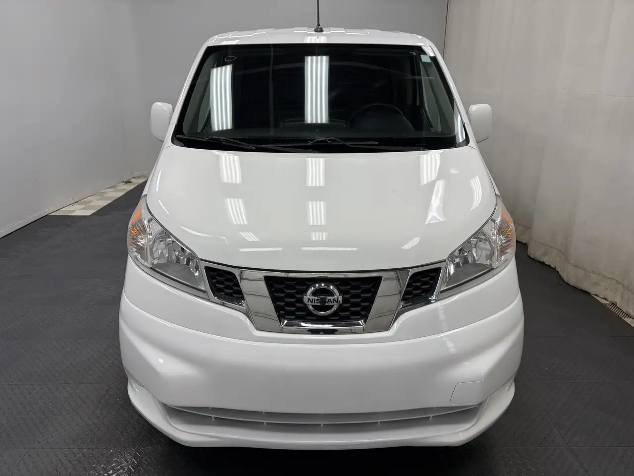 Nissan NV200 снимка Nissan NV200