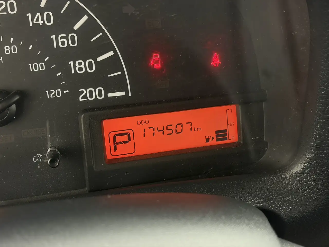 Nissan NV200 снимка Nissan NV200