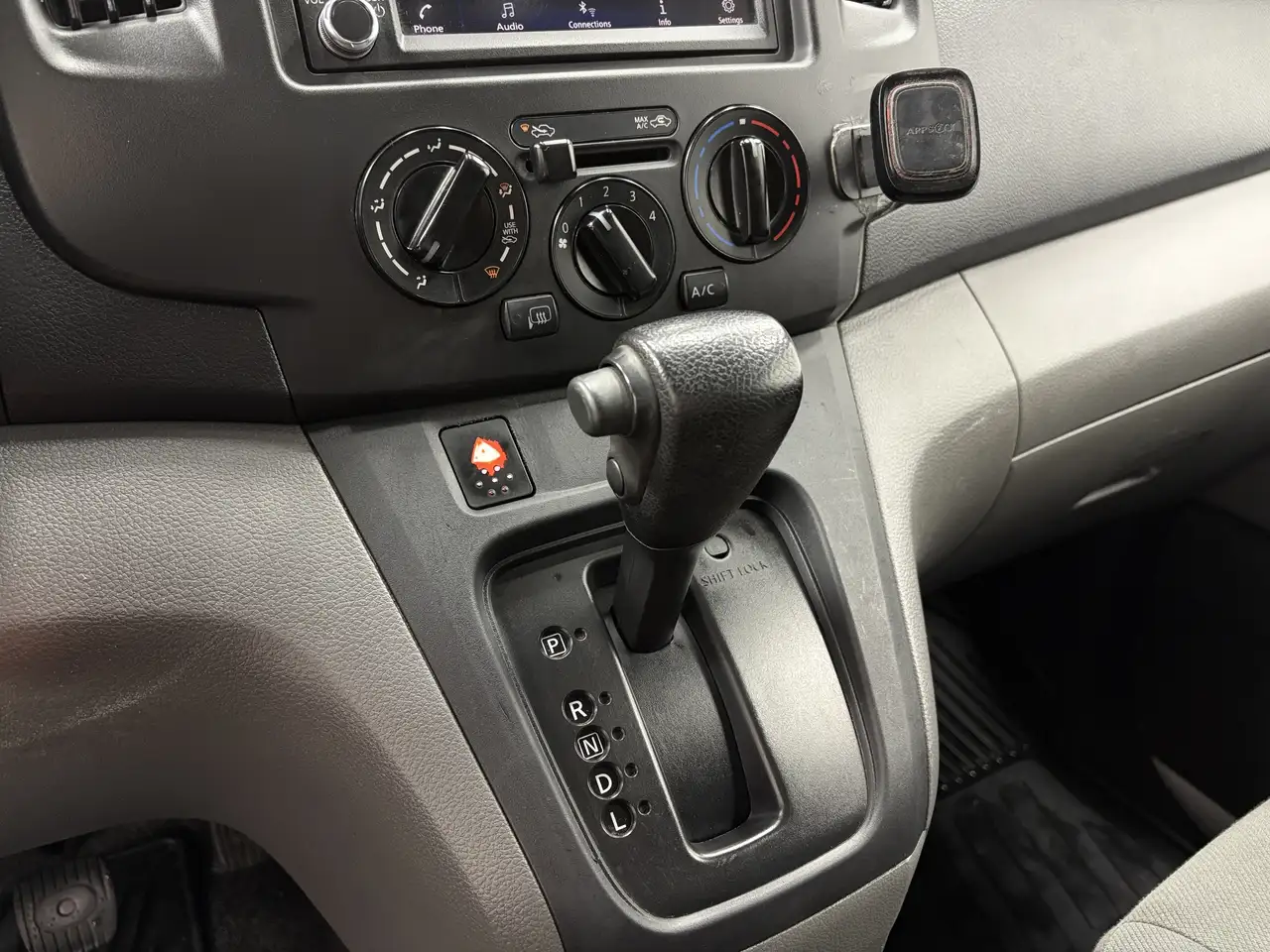 Nissan NV200 снимка Nissan NV200