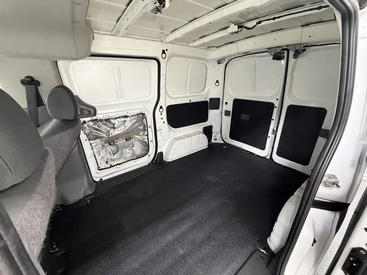 Nissan NV200 снимка Nissan NV200