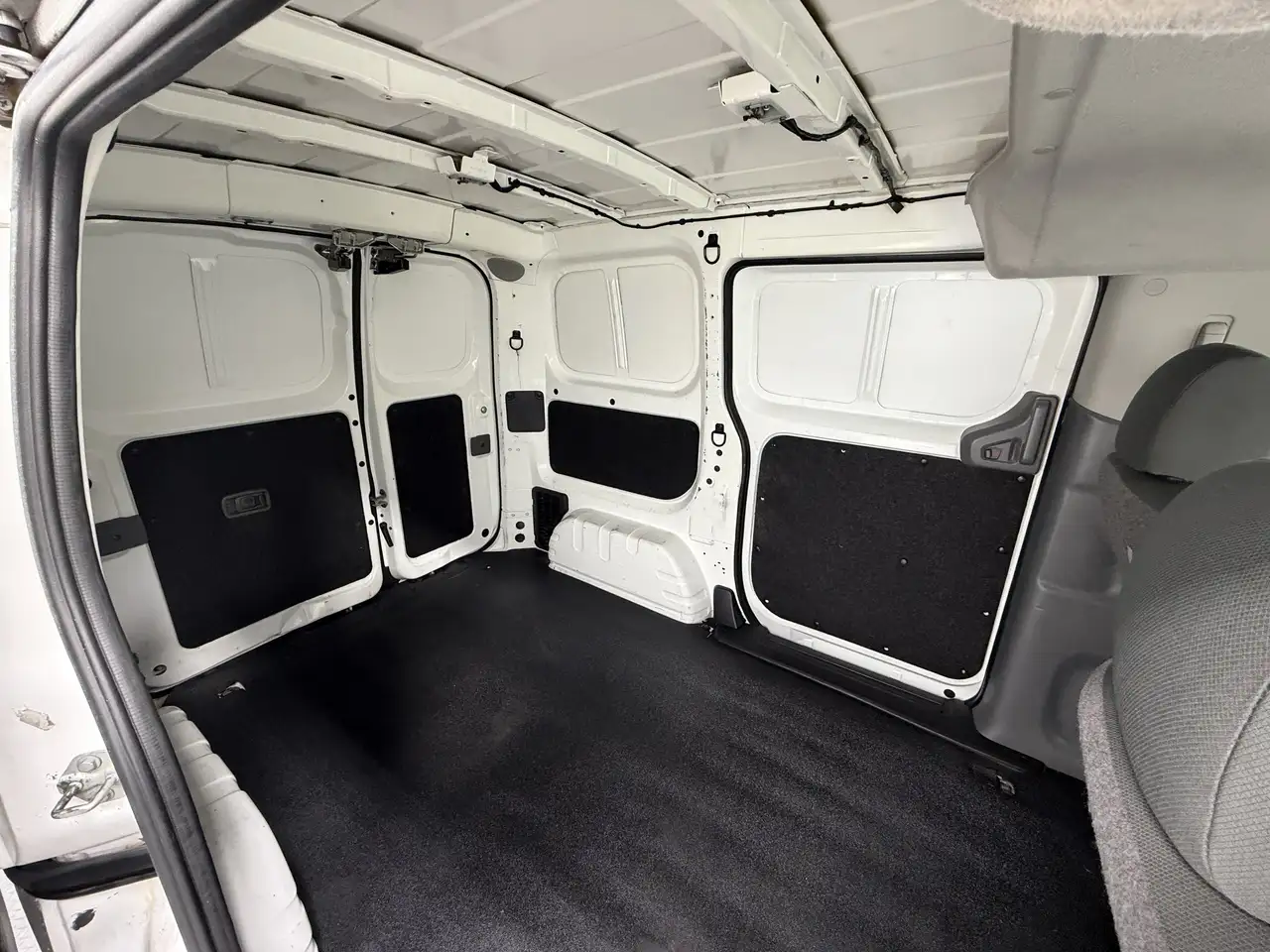 Nissan NV200 снимка Nissan NV200