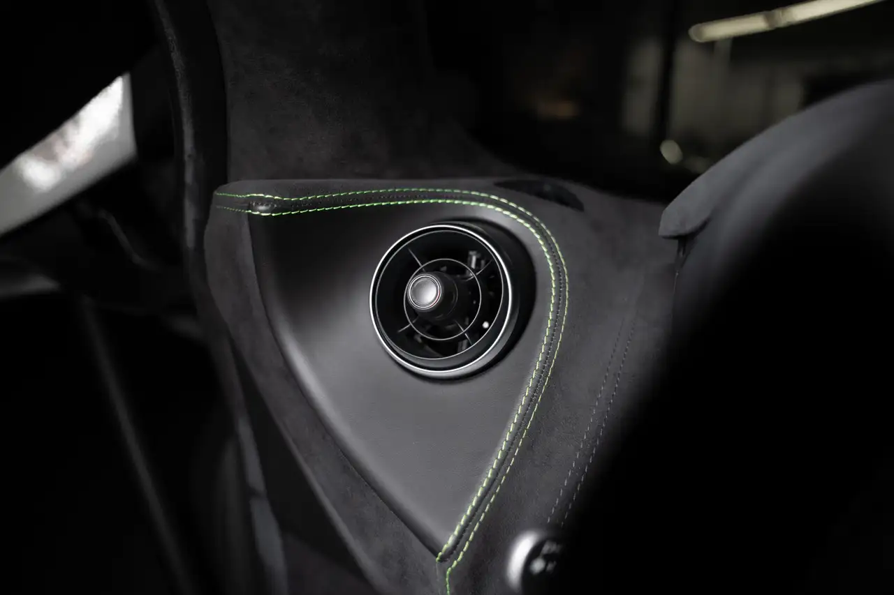 McLaren 570GT снимка McLaren 570GT