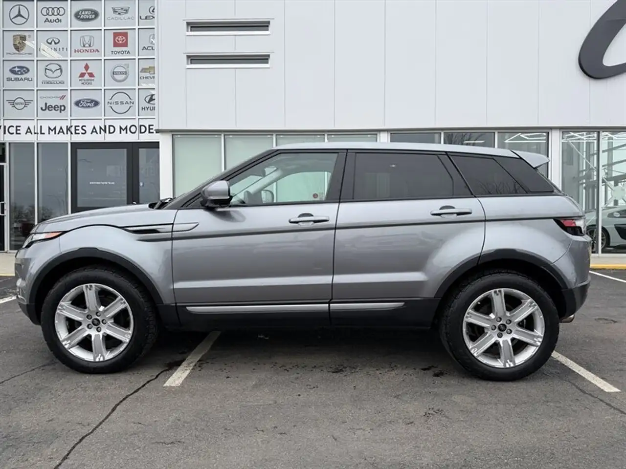 Land Rover Range Rover Evoque photo Land Rover Range Rover Evoque