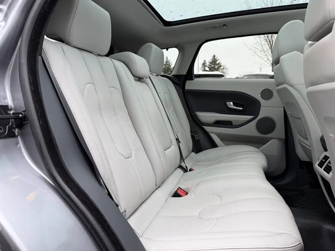 Land Rover Range Rover Evoque photo Land Rover Range Rover Evoque