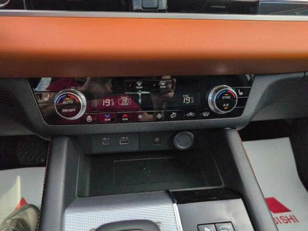 Mitsubishi Outlander снимка Mitsubishi Outlander
