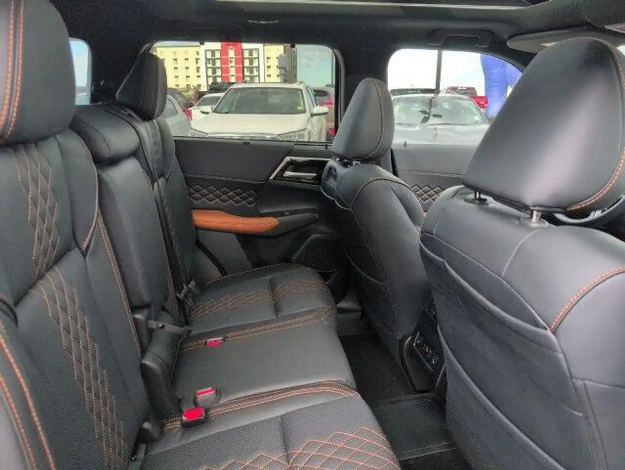 Mitsubishi Outlander снимка Mitsubishi Outlander