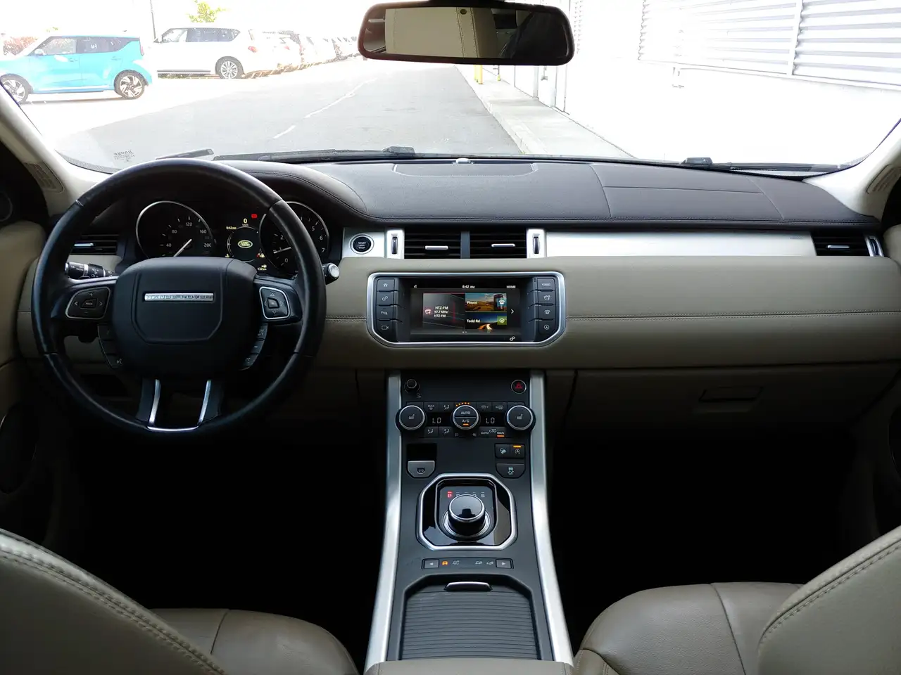 Land Rover Range Rover Evoque photo Land Rover Range Rover Evoque