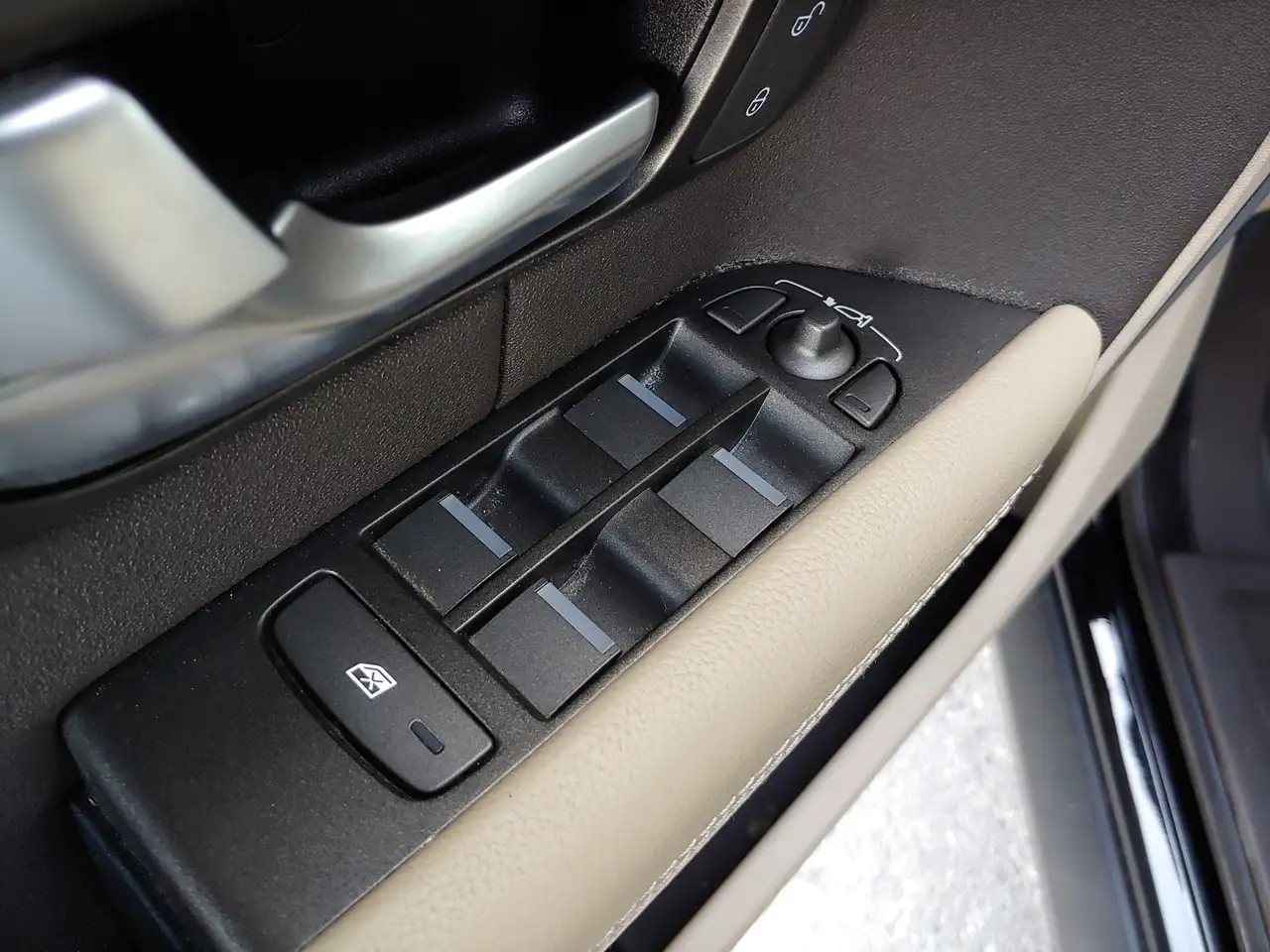 Land Rover Range Rover Evoque photo Land Rover Range Rover Evoque