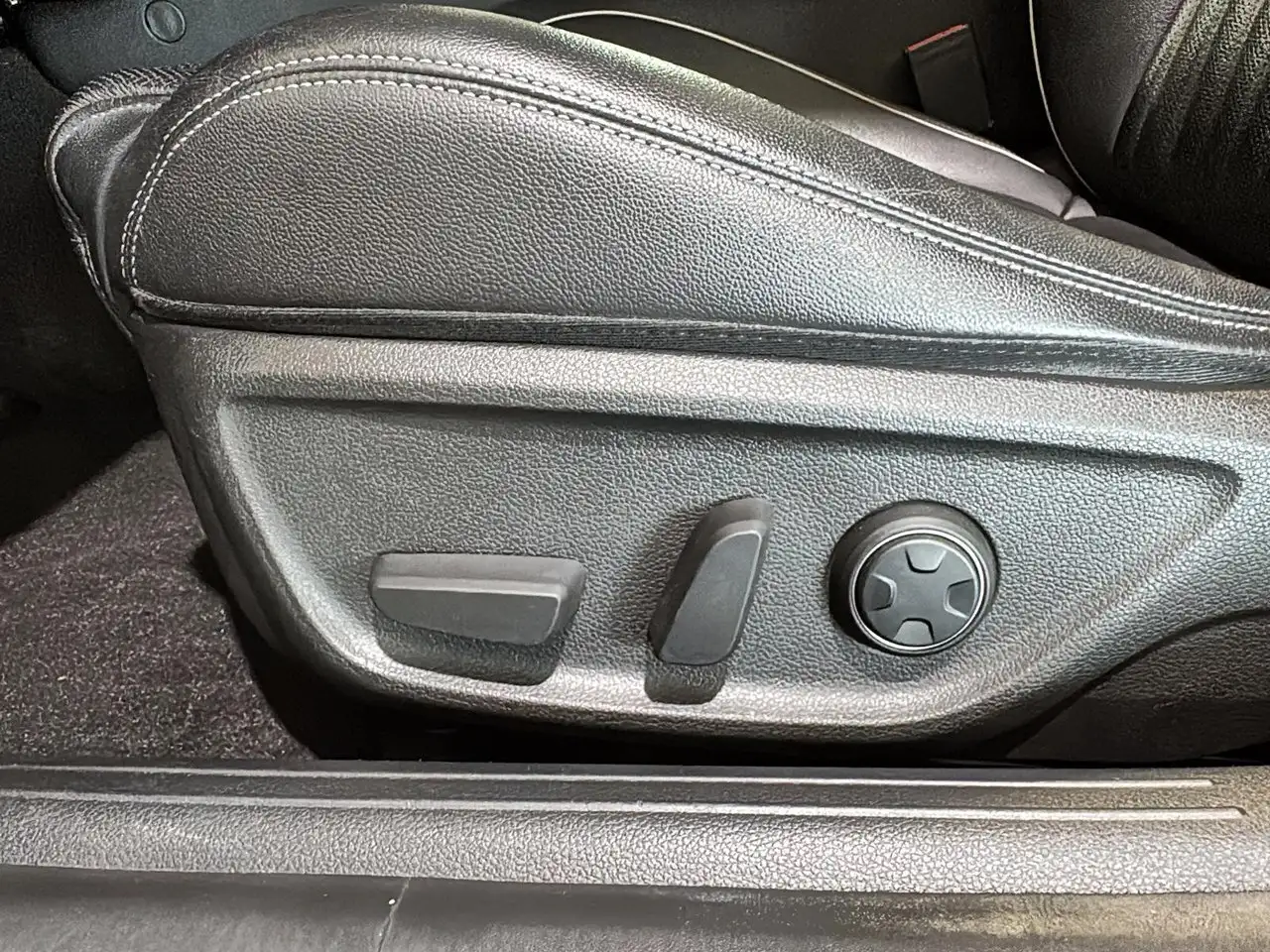 Genesis G70 снимка Genesis G70