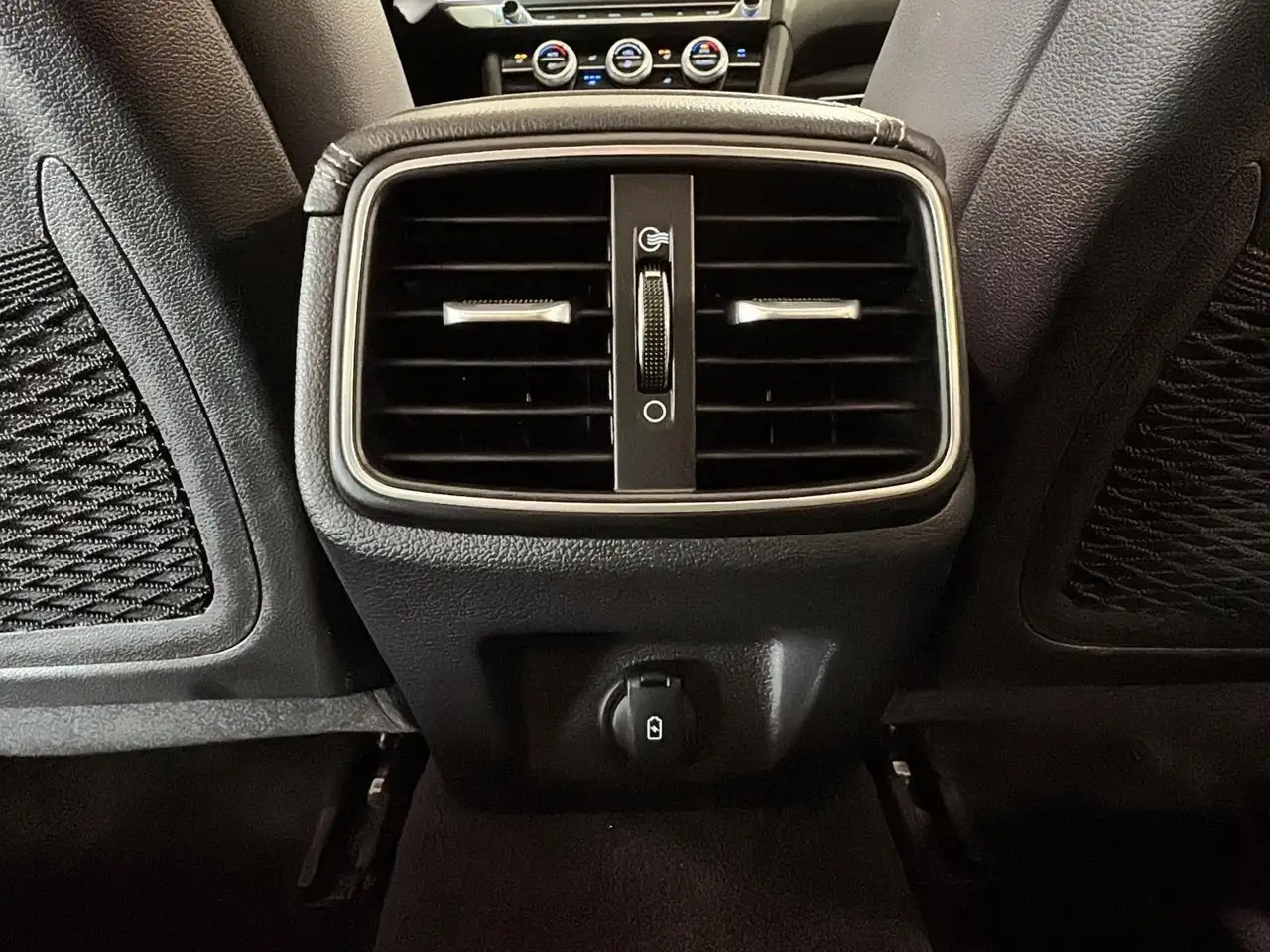 Genesis G70 снимка Genesis G70