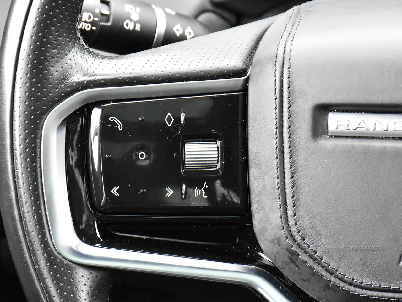 Land Rover Range Rover Evoque photo Land Rover Range Rover Evoque