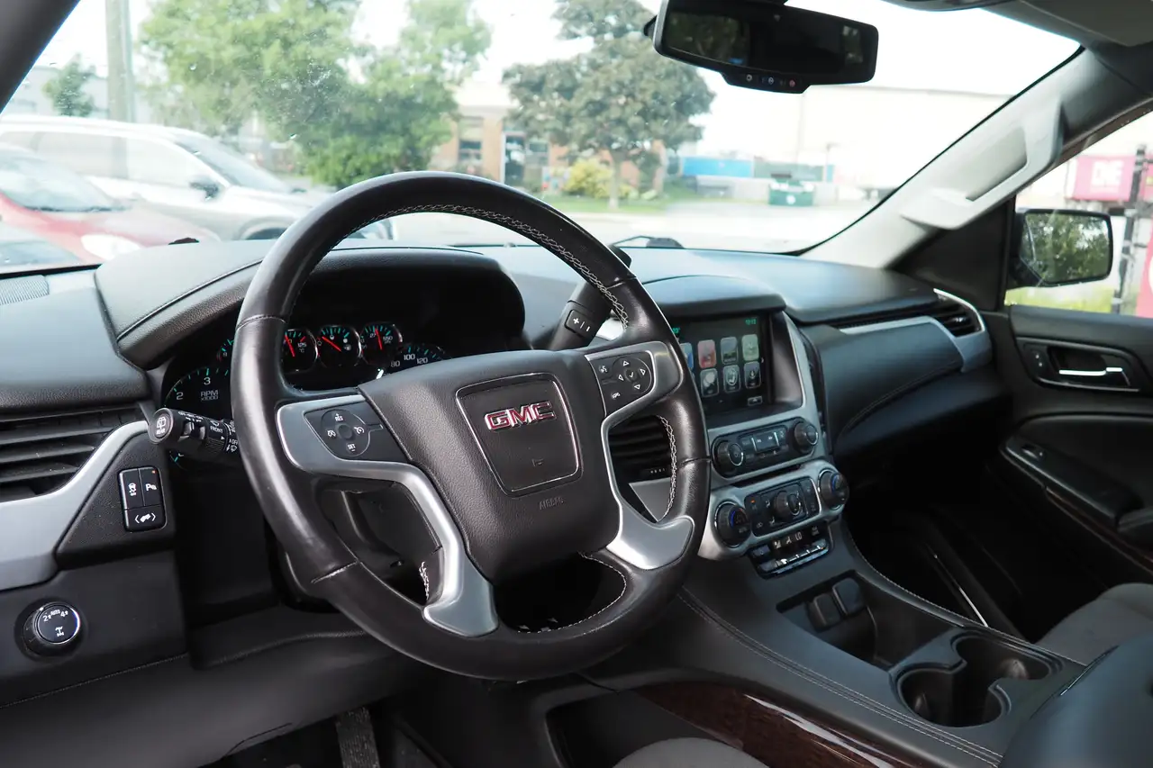 GMC Yukon снимка GMC Yukon