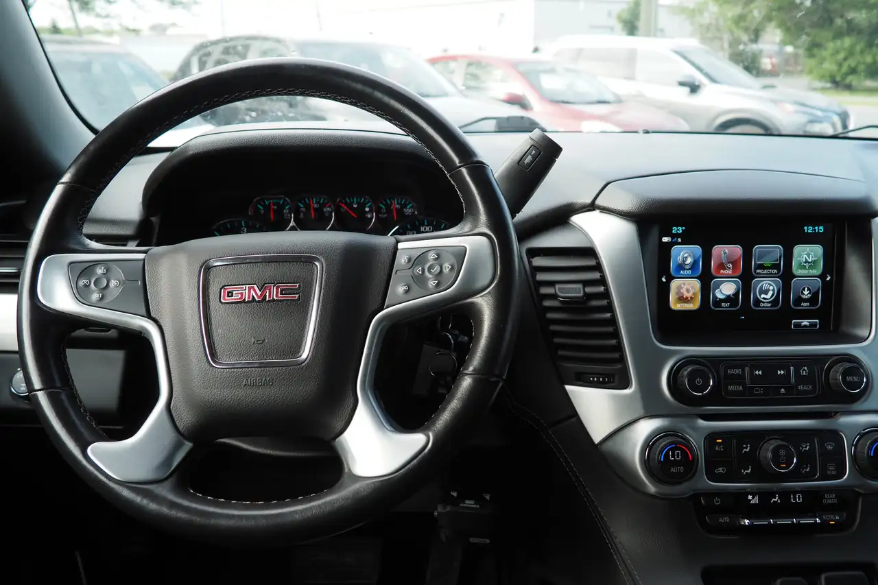 GMC Yukon снимка GMC Yukon