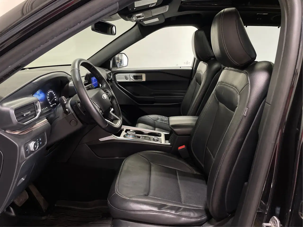 Ford Explorer photo Ford Explorer