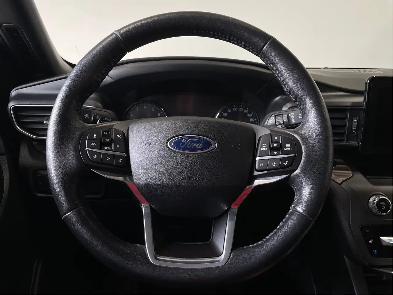 Ford Explorer photo Ford Explorer