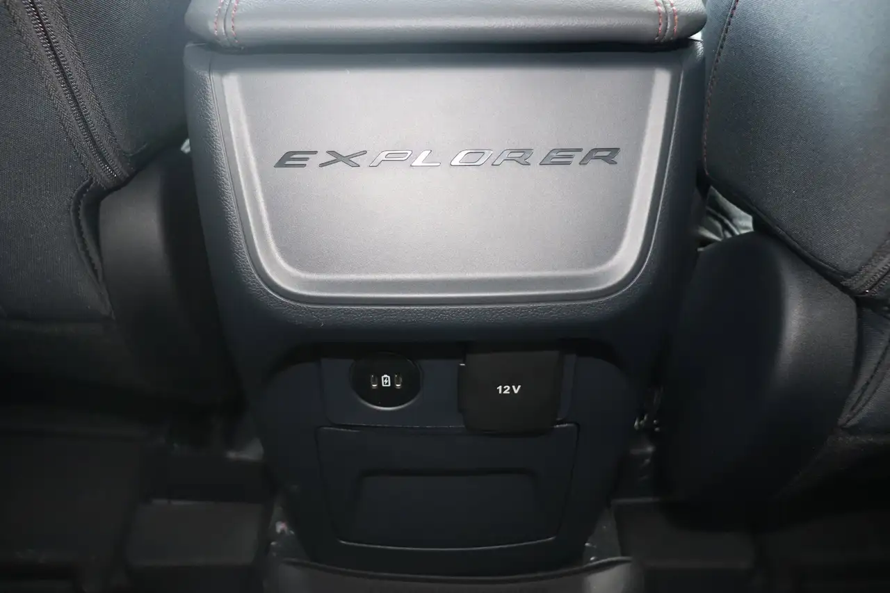 Ford Explorer photo Ford Explorer