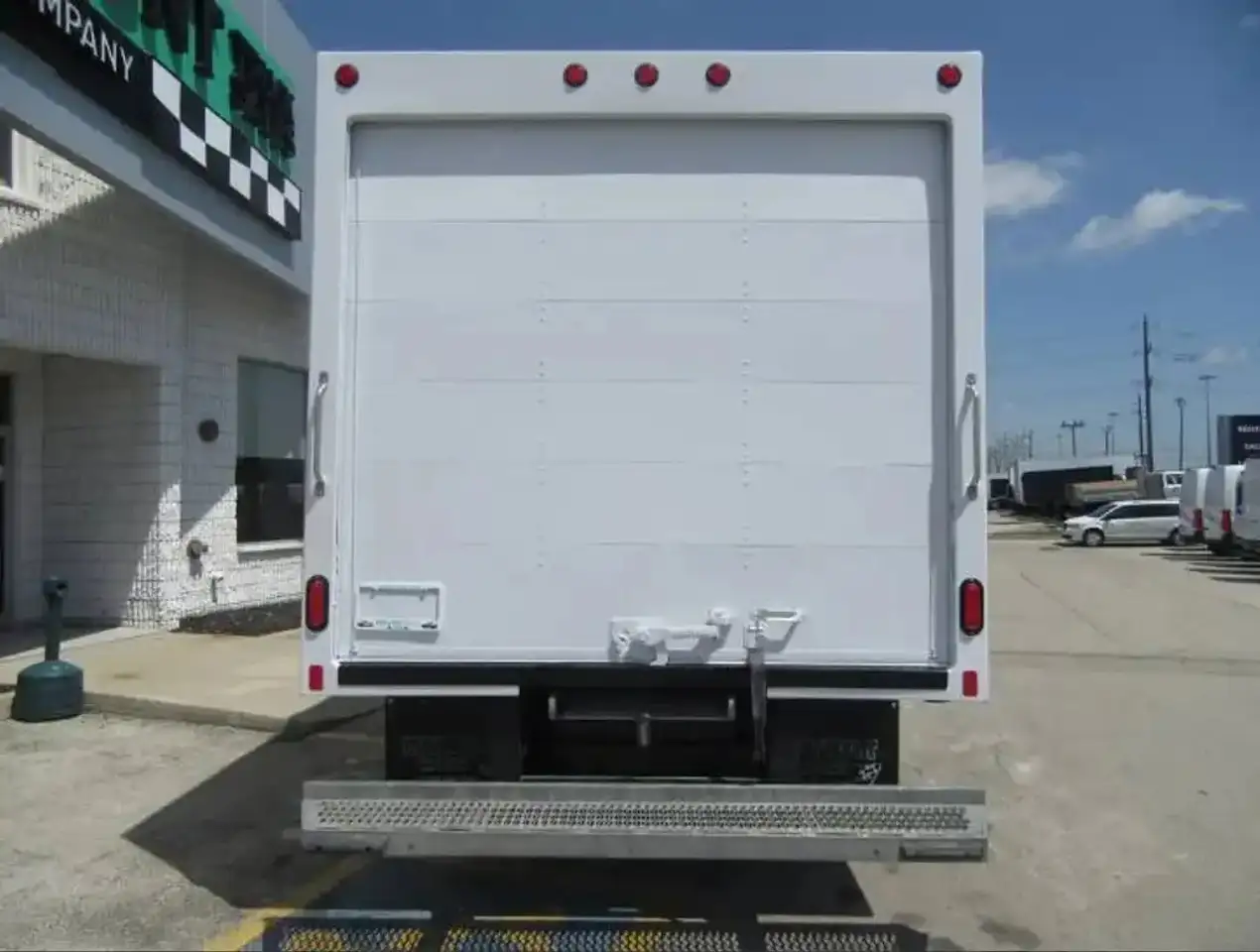 Ford E-450 снимка Ford E-450