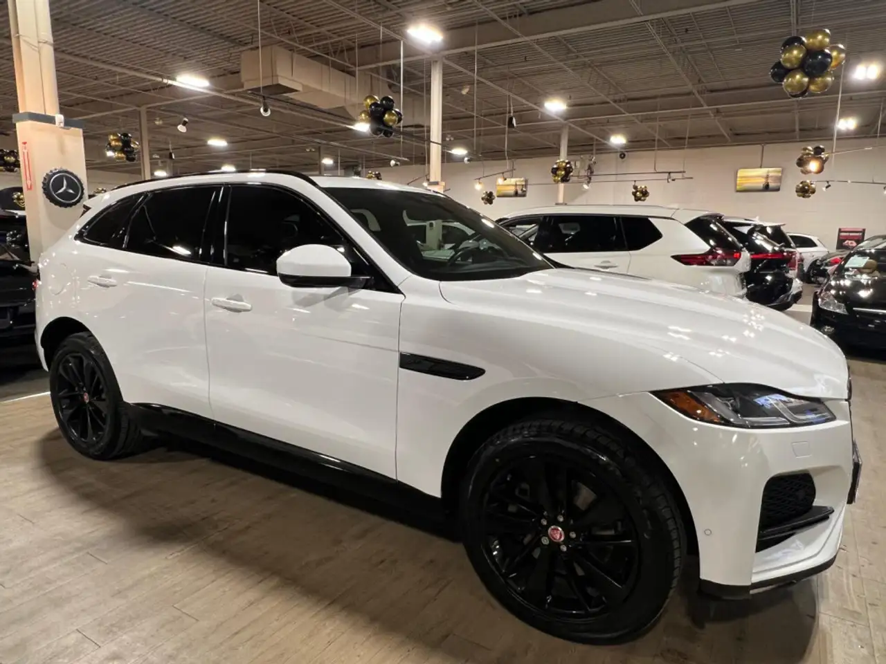 Jaguar F-Pace photo Jaguar F-Pace