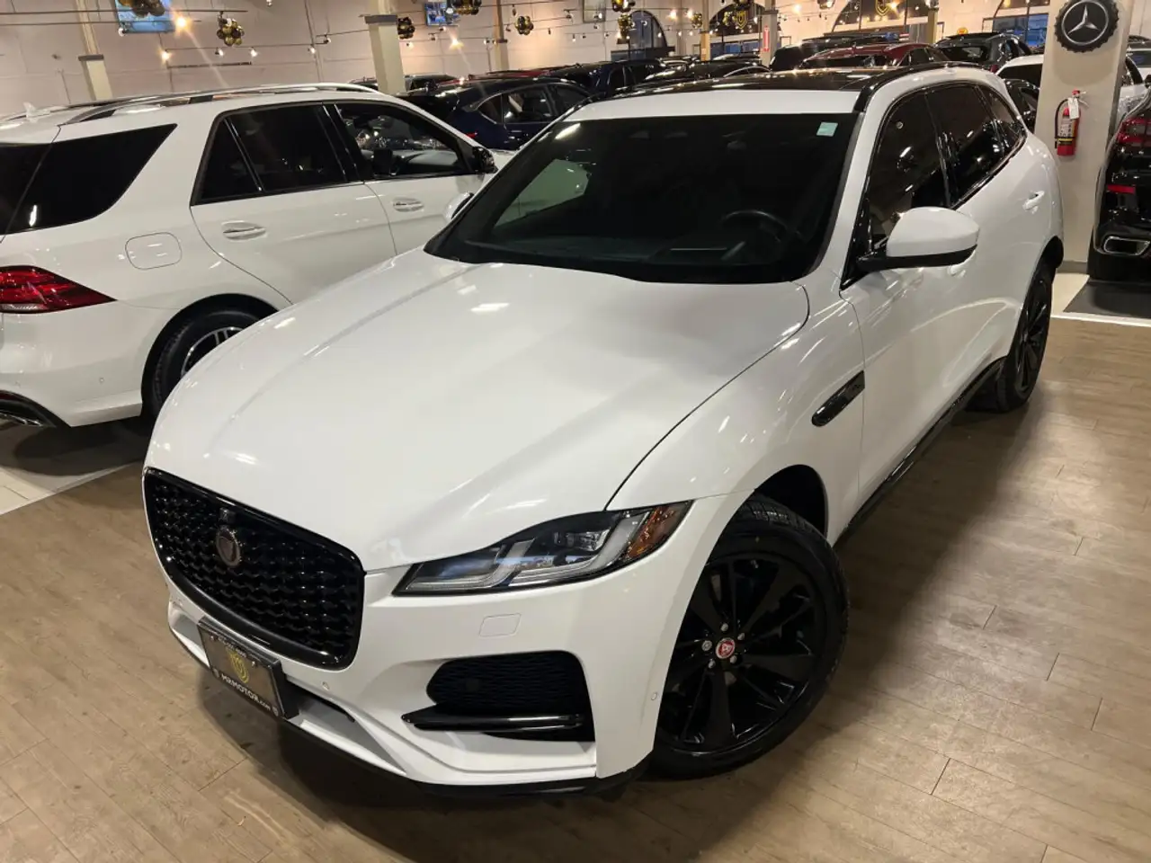 Jaguar F-Pace photo Jaguar F-Pace
