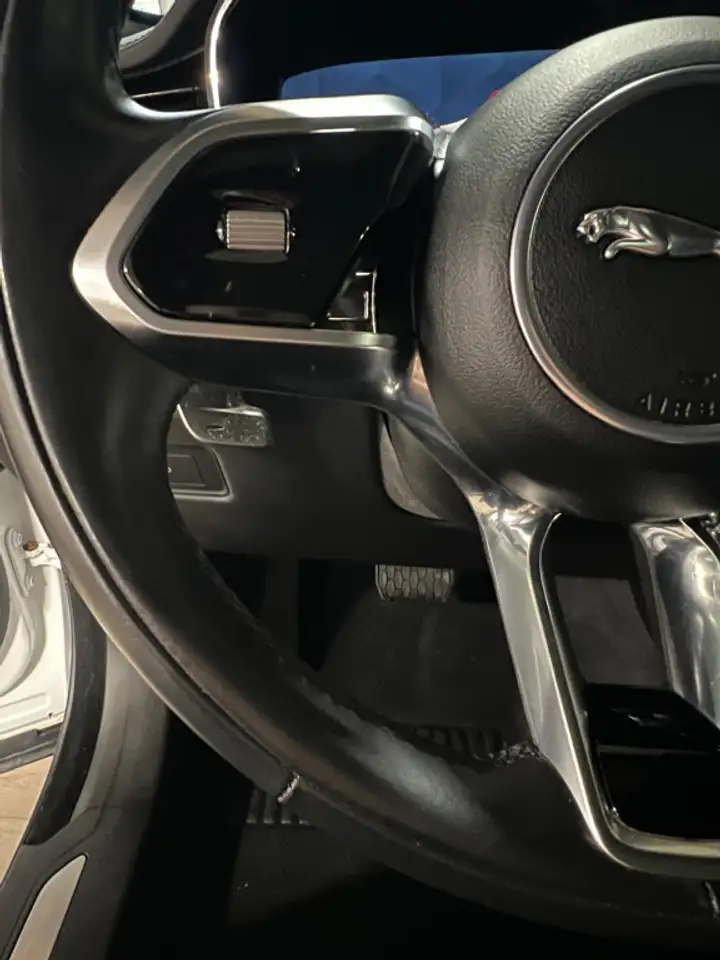 Jaguar F-Pace photo Jaguar F-Pace