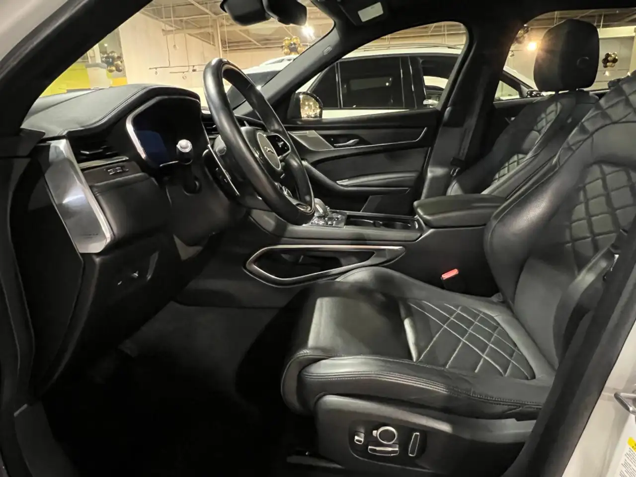 Jaguar F-Pace photo Jaguar F-Pace