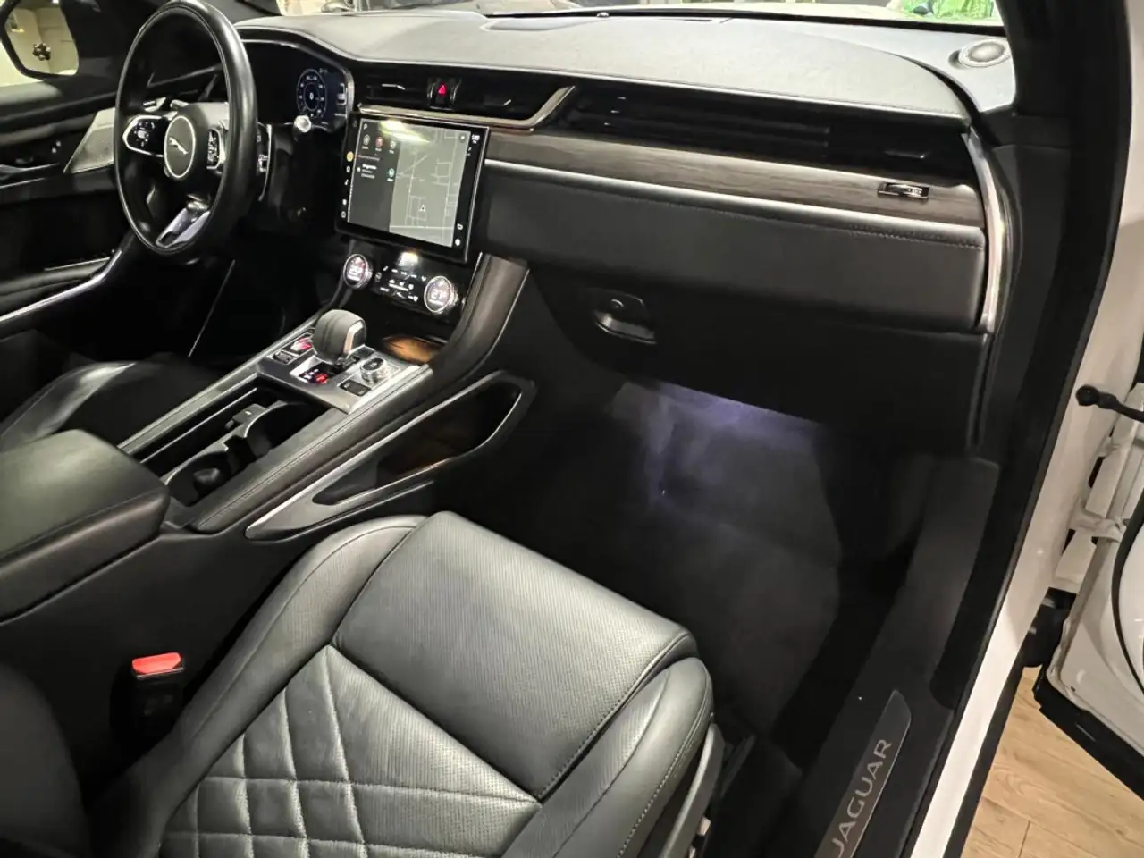 Jaguar F-Pace photo Jaguar F-Pace