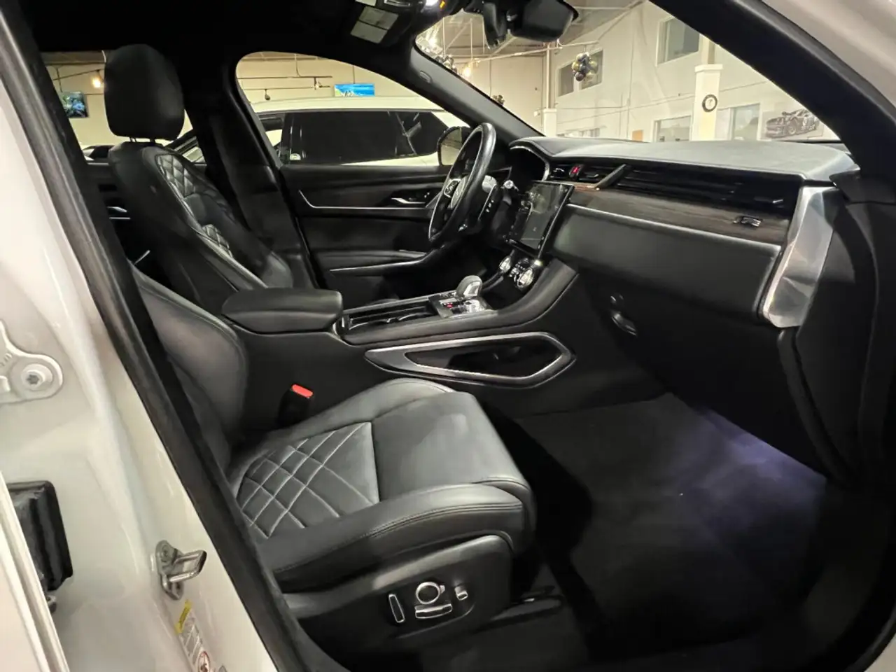 Jaguar F-Pace photo Jaguar F-Pace