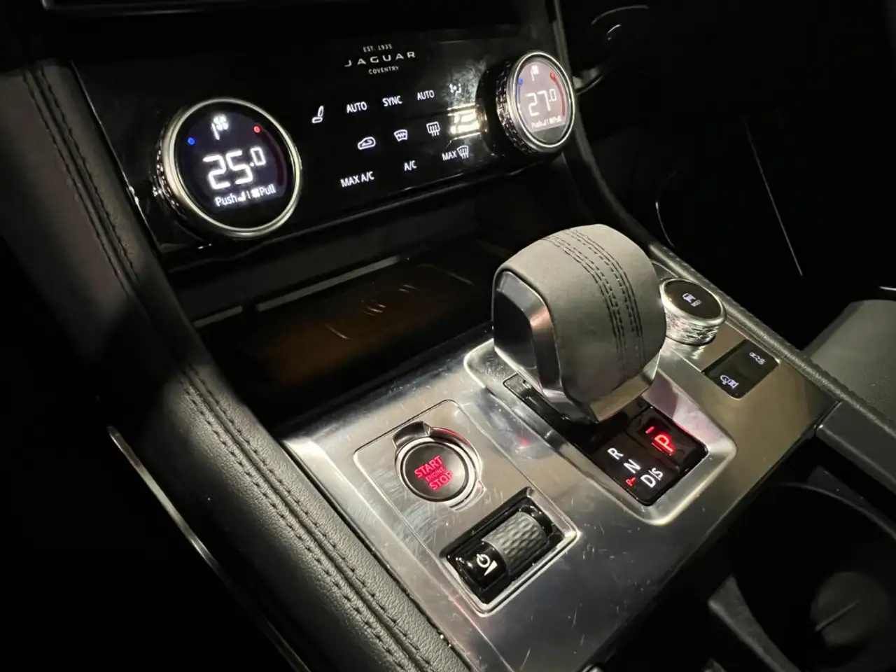 Jaguar F-Pace photo Jaguar F-Pace