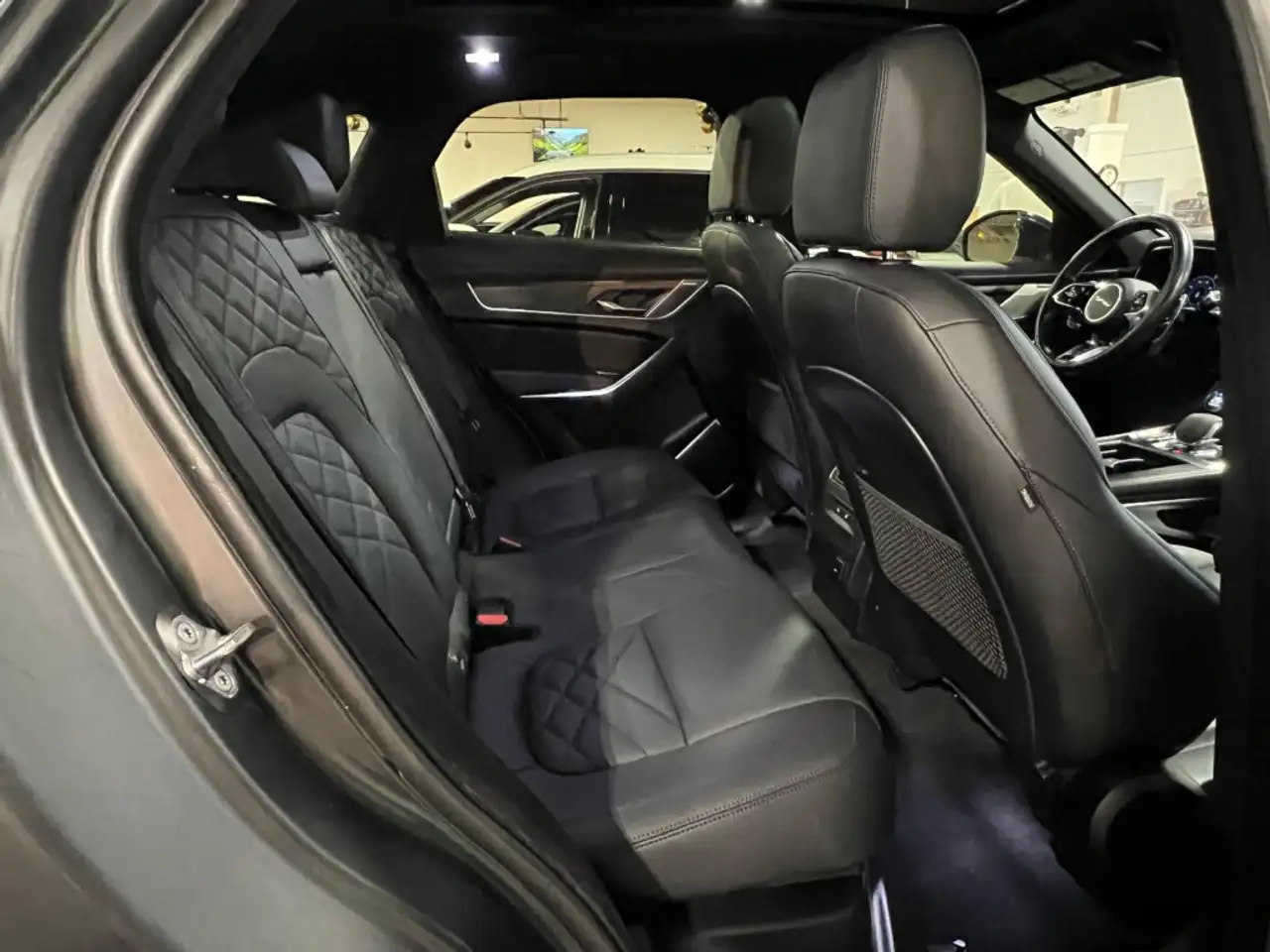 Jaguar F-Pace photo Jaguar F-Pace