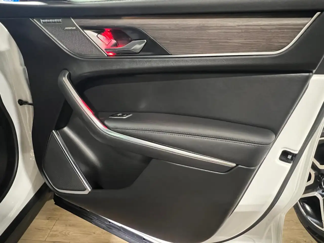 Jaguar F-Pace photo Jaguar F-Pace