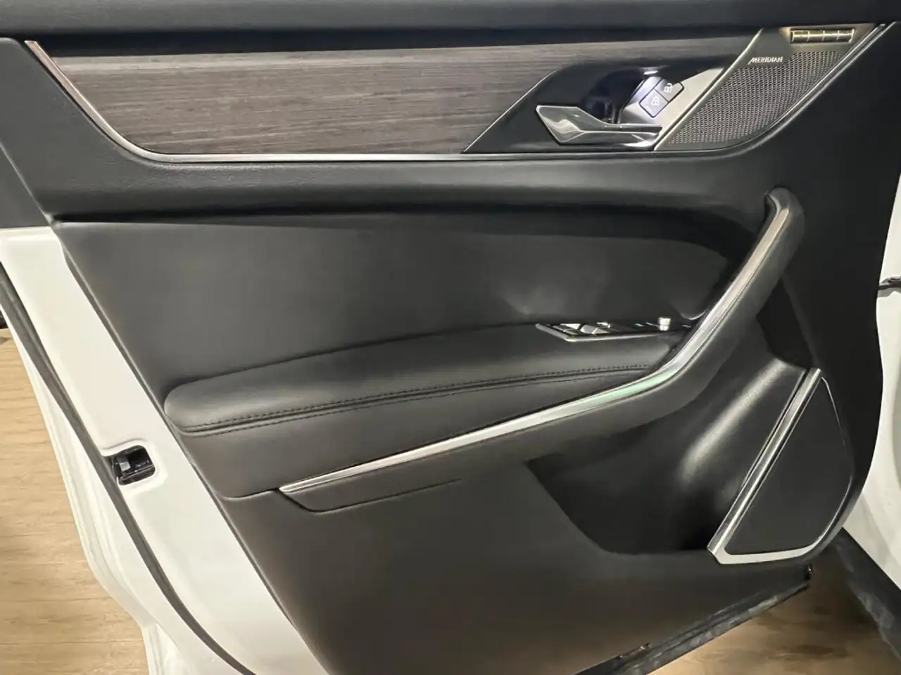 Jaguar F-Pace photo Jaguar F-Pace