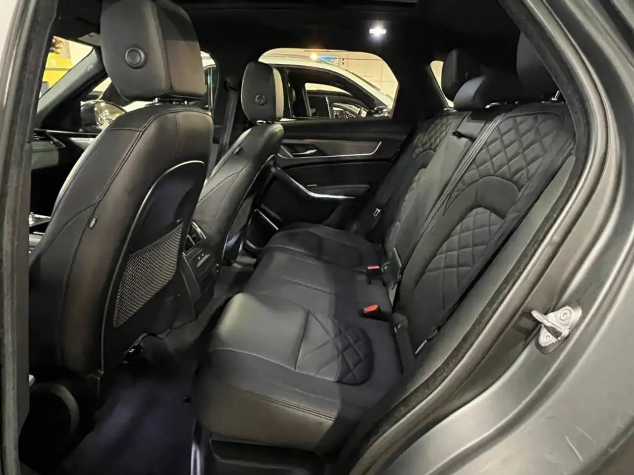 Jaguar F-Pace photo Jaguar F-Pace