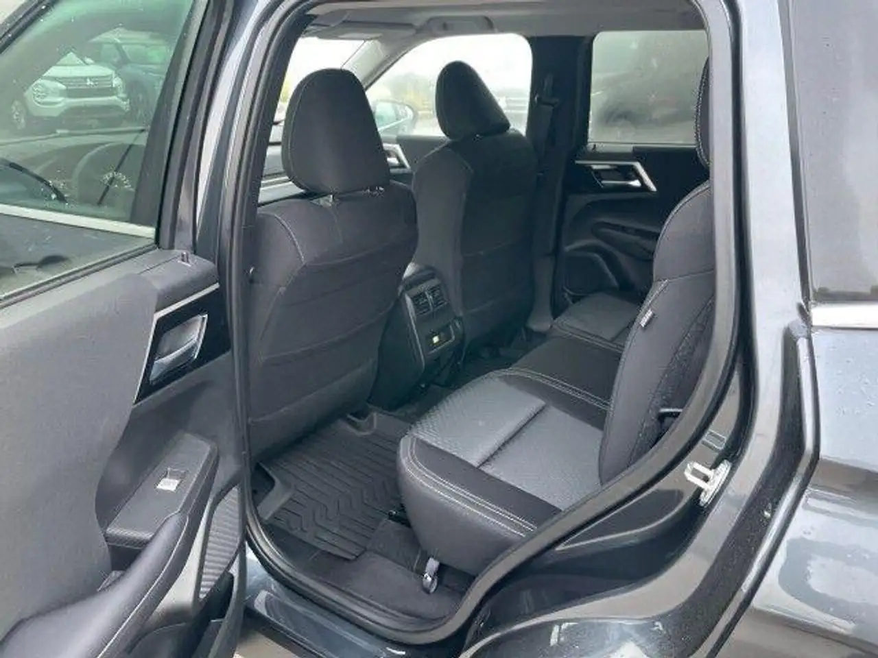 Mitsubishi Outlander снимка Mitsubishi Outlander
